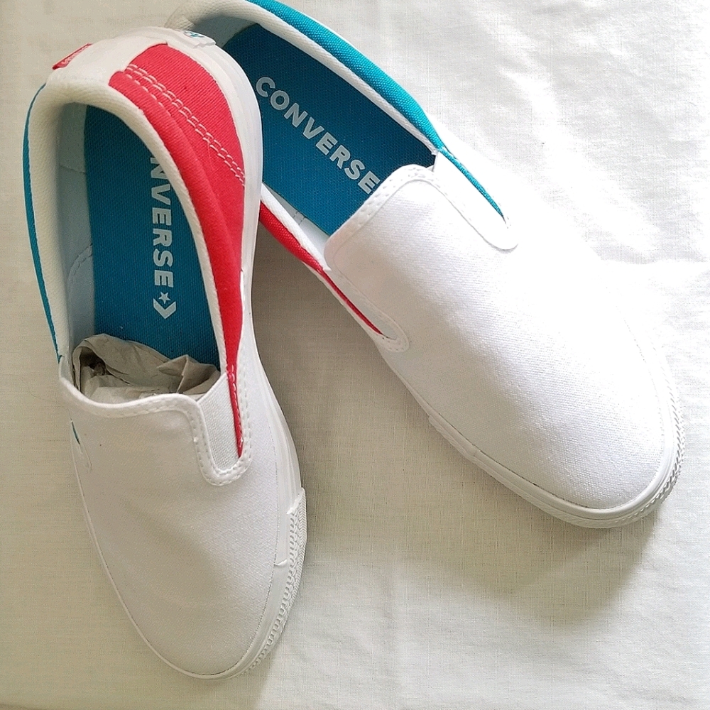 NIB Converse Chuck Taylor Slip-ons